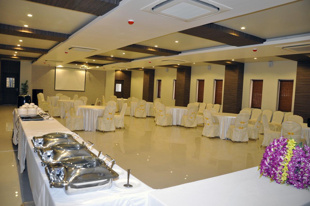 Hotel Dolphin Sambalpur Exterior photo